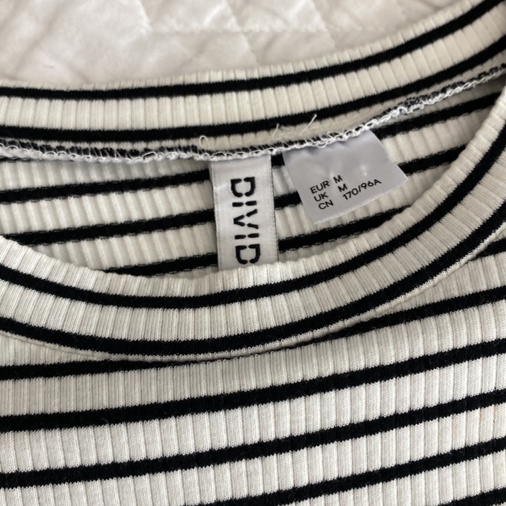 H&M Divided Shirt - Picture 2 of 2